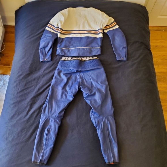 Authentic Dainese 2-Piece Vintage Leather Motorcycle Suit - Made in Italy - Picture 2 of 16